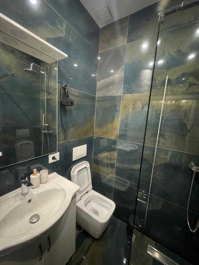 Altair Apartment Tirana Esterno foto