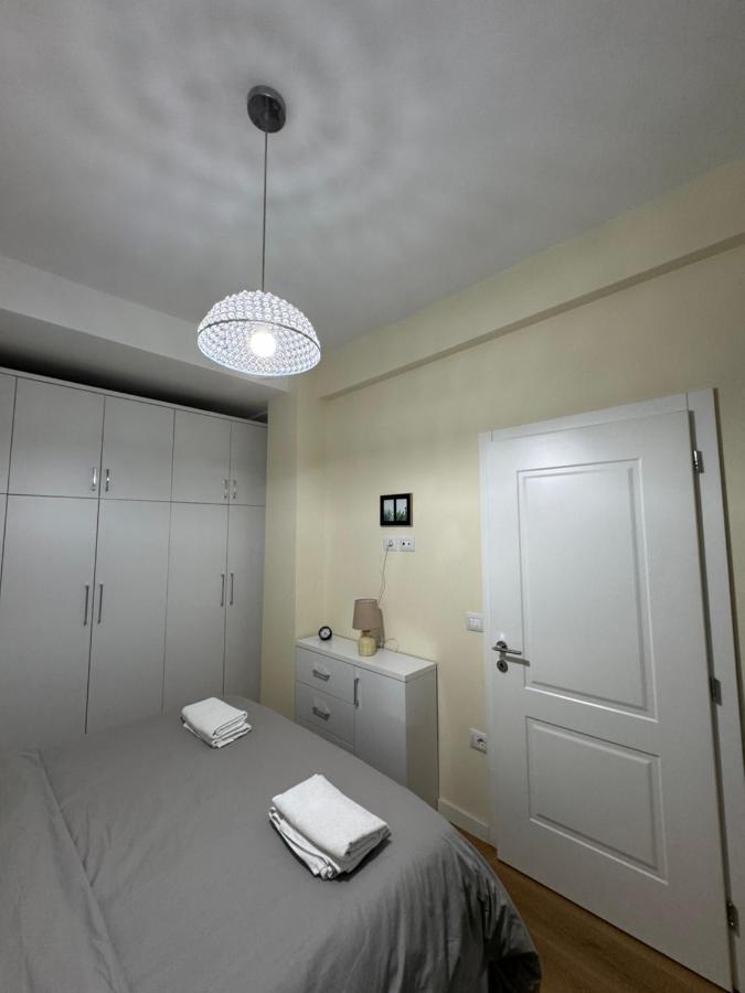 Altair Apartment Tirana Esterno foto